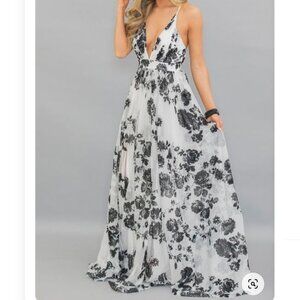 NEVER WORN- Stunning size (S) Lulus Maxi Dress